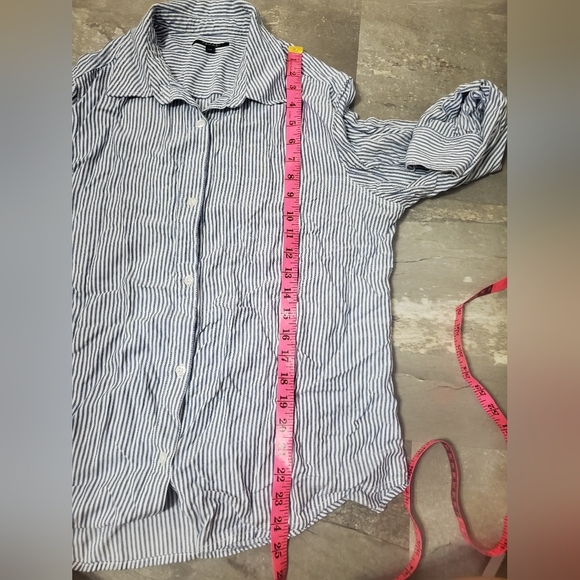 Tahari 100% Rayon Button Down Long Sleeves Shirt. Striped. White, Blue. Size L. - Picture 7 of 10